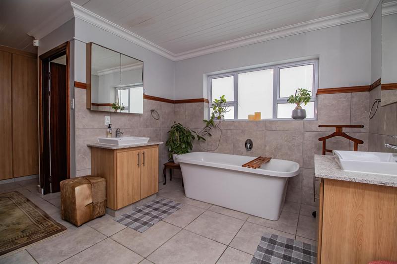 9 Bedroom Property for Sale in Outeniqua Strand Western Cape